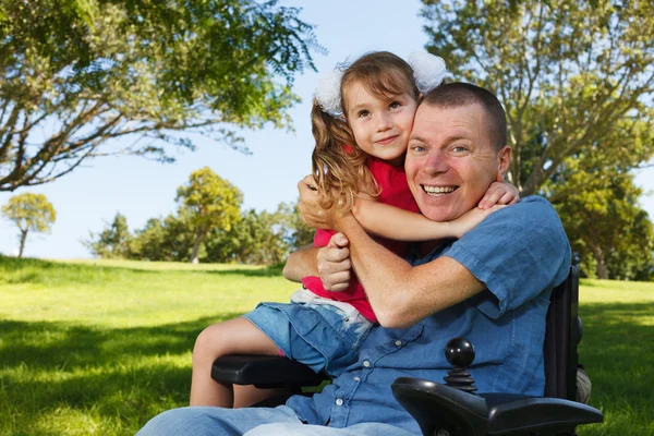 Grać niepełnosprawnych tata z córka — Zdjęcie stockowe