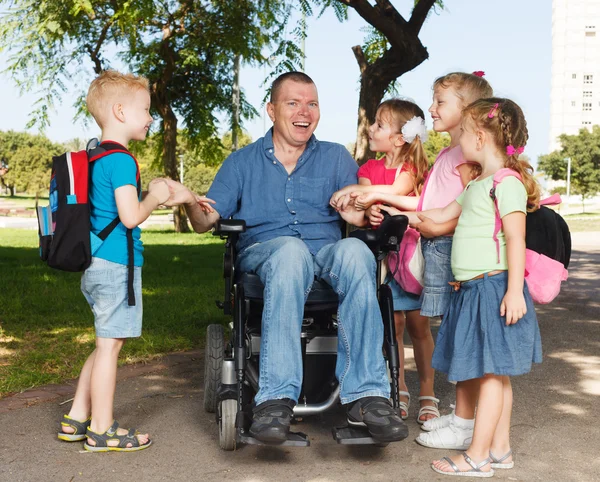 Disabled dad play with children — Stock Photo, Image