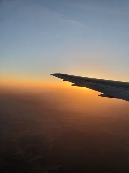 Vista Del Cielo Ala Con Iluminador Aeronave Hermosa Puesta Sol —  Fotos de Stock