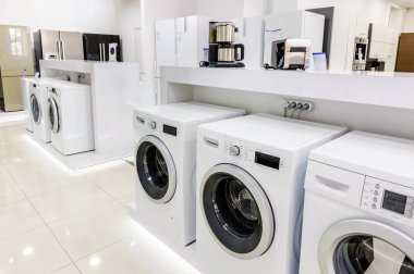 çamaşır mashines aletleri mağazasının içinde