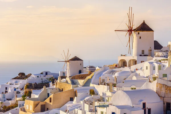 Oia in sunset rays at Santorini, Greece — Stock Photo, Image