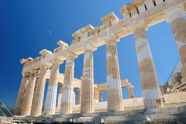 Parthenon columns at sky background — Stock Photo, Image