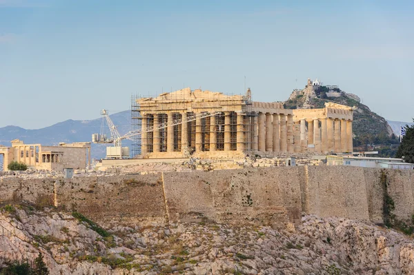 Akropolis i solnedgångens strålar — Stockfoto