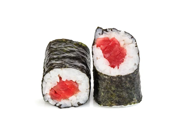 Maki sushi, dva rohlíky izolované na bílém — Stock fotografie