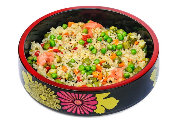 Risotto met rijst, groene erwten, wortel, paprika, gepekelde komkommers — Stockfoto