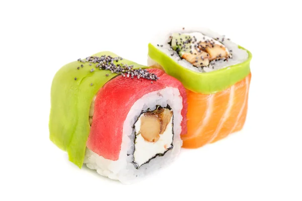 Uramaki maki sushi, dva rohlíky izolované na bílém — Stock fotografie