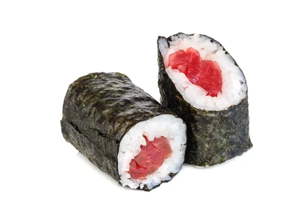 Maki sushi, dwie rolki na białym tle na biały — Zdjęcie stockowe