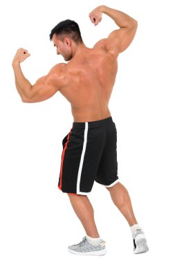 Genç yakışıklı vücut geliştirmeci adam Fitness moda çekimi için poz. Beyaz izole.