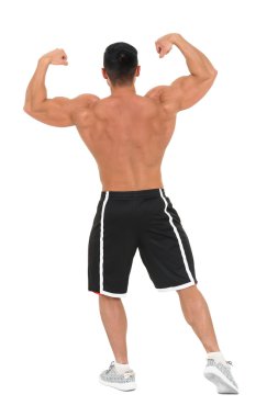 Genç yakışıklı vücut geliştirmeci adam Fitness moda çekimi için poz. Beyaz izole.