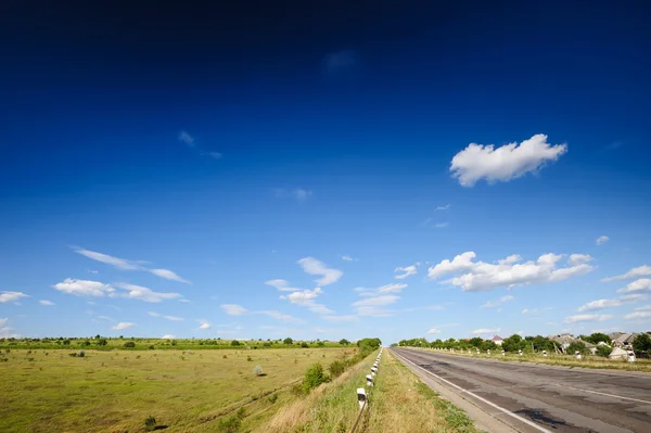 Champs routiers et agricoles en Moldavie — Photo