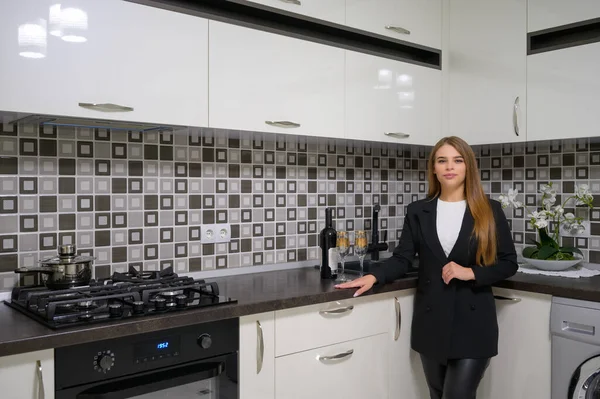 Young woman at luxury modern white kitchen interior in provence style — Stock Photo, Image