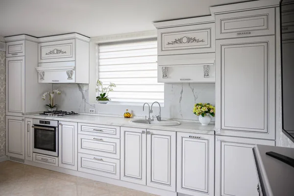 Luxury modern classic white kitchen interior — Stock Photo, Image