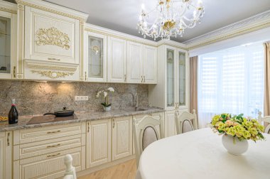Lüks modern neoklasik bej mutfak iç mimarisi