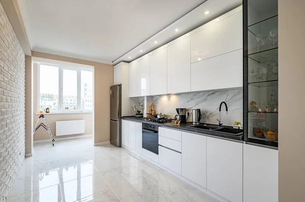 White kitchen in classic style — Stock Photo, Image