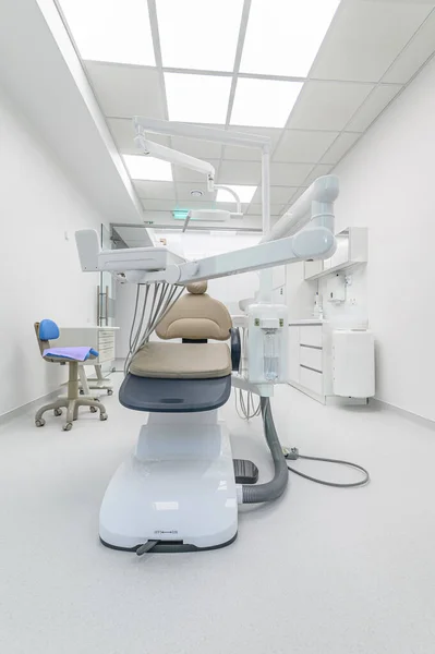 Interior de la oficina de odontología médica, equipo especial —  Fotos de Stock