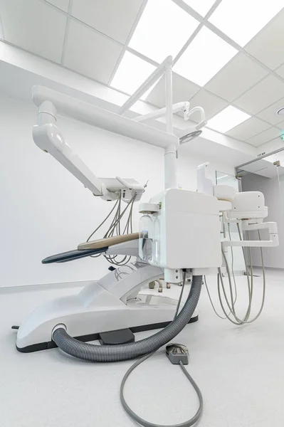 Interno dello studio medico di odontoiatria, attrezzature speciali — Foto Stock