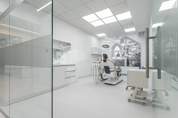 Interno dello studio medico di odontoiatria, attrezzature speciali — Foto Stock