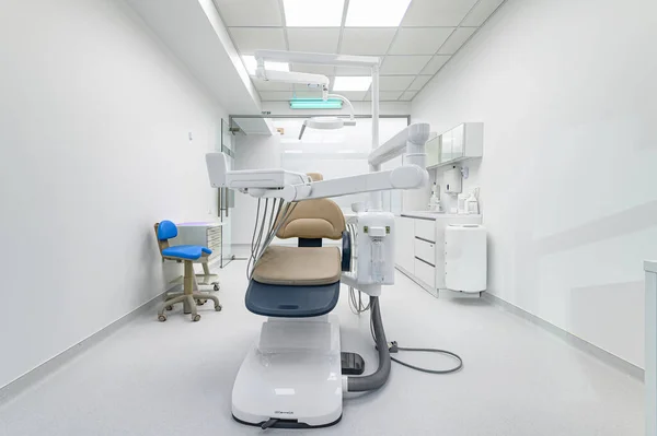 Interior de la oficina de odontología médica, equipo especial —  Fotos de Stock