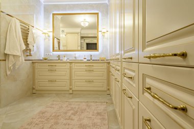 Modern lüks bej ve altın banyo