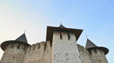 Moldova 'nın kuzeyindeki Soroca' daki efsanevi ortaçağ kalesine giriş.