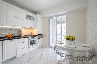 Lüks, beyaz, modern mutfak.