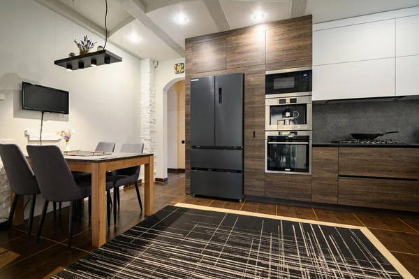 Moderne luxe donkerbruine, grijze en zwarte keukendetails — Stockfoto