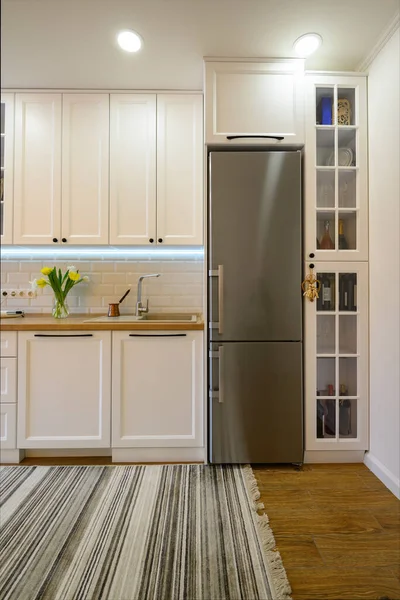 Útulný moderní dobře navržený kuchyňský interiér — Stock fotografie
