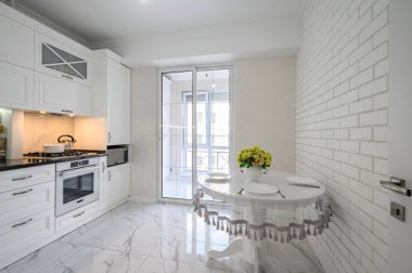 Lüks, beyaz, modern mutfak.