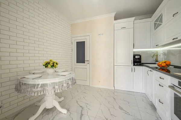 Luxus fehér modern konyha belső tér — Stock Fotó