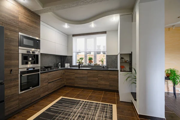 Moderne luxe donkerbruine, grijze en zwarte keukendetails — Stockfoto
