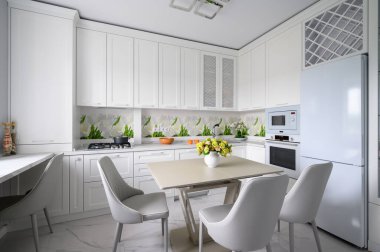 Modern lüks mutfak ve yemek odası