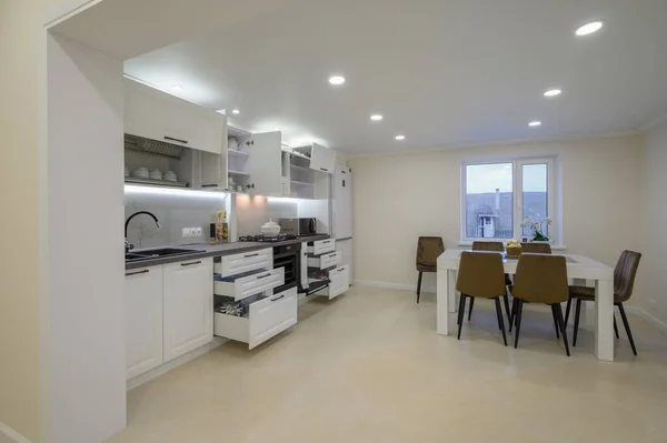 Modern luxurious white kitchen interior — Stock Photo, Image