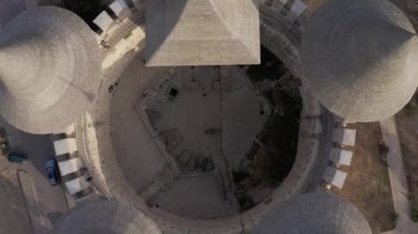 Moldova Cumhuriyeti 'nin Soroca kentindeki ortaçağ kalesinde havadan uçuş.