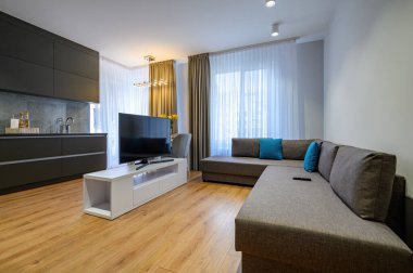 Modern büyük lüks, koyu gri mutfak.