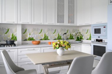 Modern lüks mutfak ve yemek odası