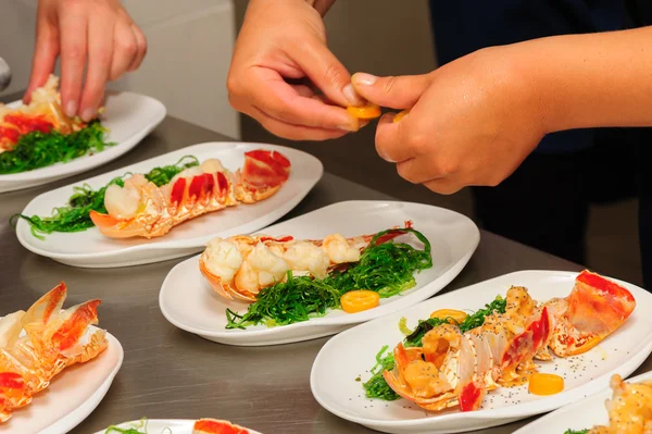 Przygotowane homara na talerzu — Zdjęcie stockowe