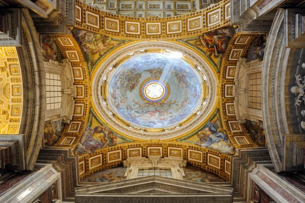 Interior of Saint Peter Cathedral in Vatican — Stock Photo, Image