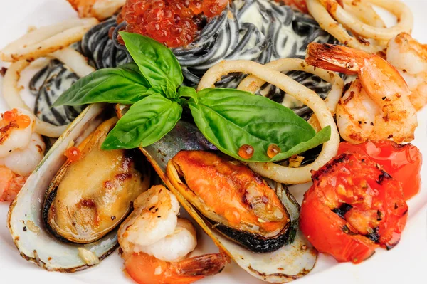 Black Pasta with sea food and basil — Stock Photo, Image