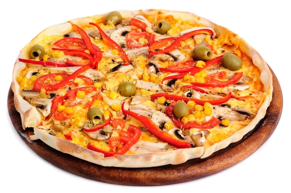 Pizza sosu, mozzarella peyniri, mantar, zeytin ve domates ile — Stok fotoğraf