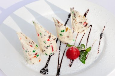 Semifreddo succades ve çilek ile