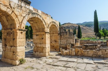 hierapolis, şimdi pamukkale kalıntıları