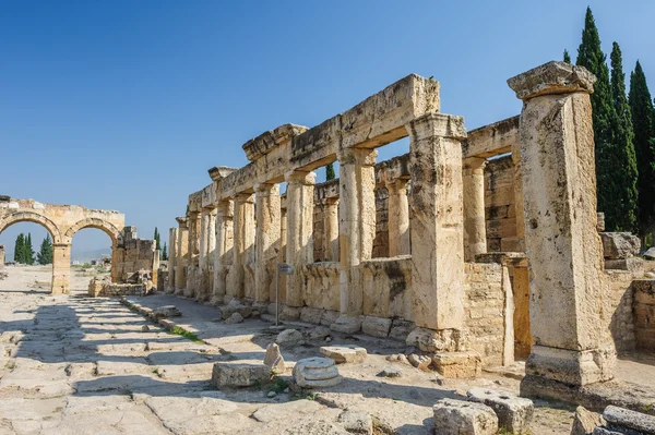 Ruiny hierapolis, teraz pamukkale — Zdjęcie stockowe