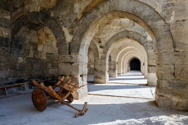 Kemerli ve sütunlarda Sultanhani Kervansarayı İpek yolu, Türkiye'ye yansımaları — Stok fotoğraf