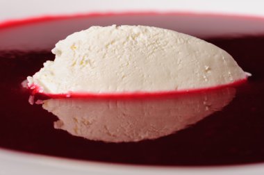Mascarpone ile Ahududu çorbası