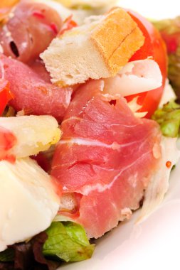 Prosciutto ile taze salata