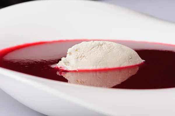 Raspberry soep met mascarpone — Stockfoto