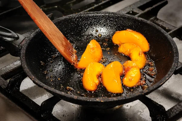 Frying mango — Stock Photo, Image