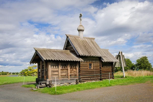 Liten träkyrka på kizhi, Ryssland — Stockfoto