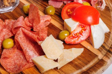 Prosciutto ile ahşap tepsi