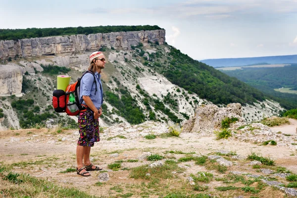 Hiking manon top of mountain — Stock Photo, Image